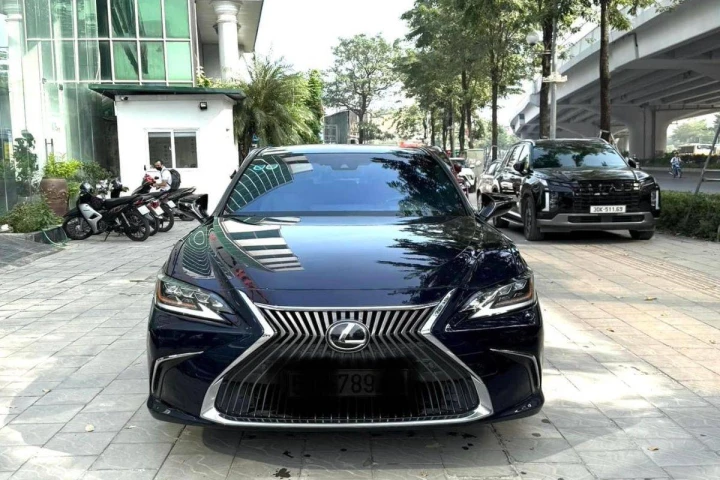 Lexus ES 2020