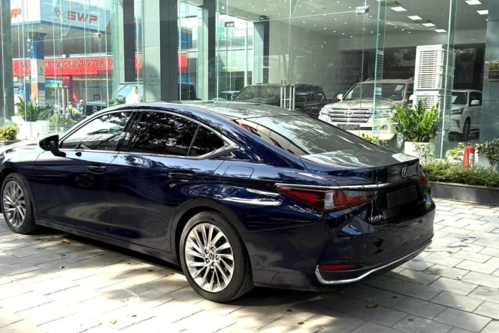 Lexus ES 2020