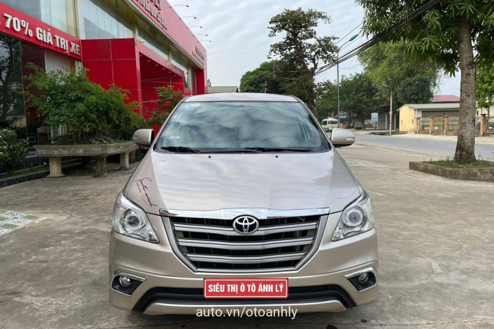 Toyota Innova 2.0E 2015