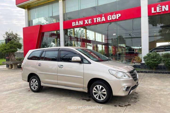 Toyota Innova 2.0E 2015