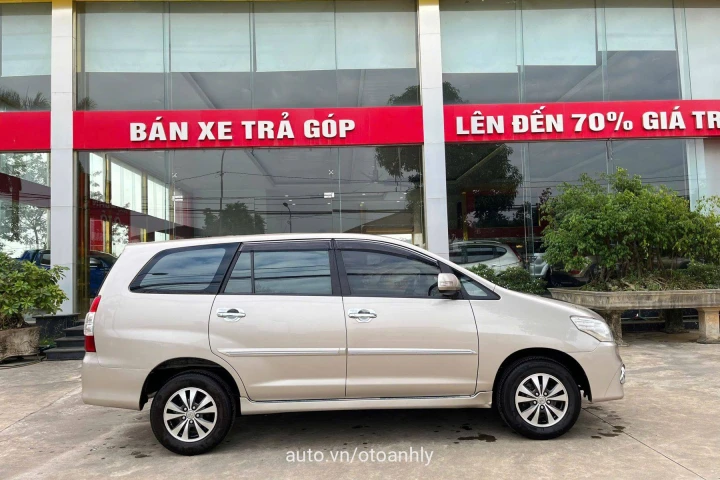 Toyota Innova 2.0E 2015