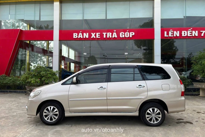 Toyota Innova 2.0E 2015