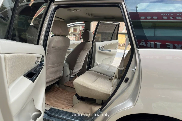 Toyota Innova 2.0E 2015