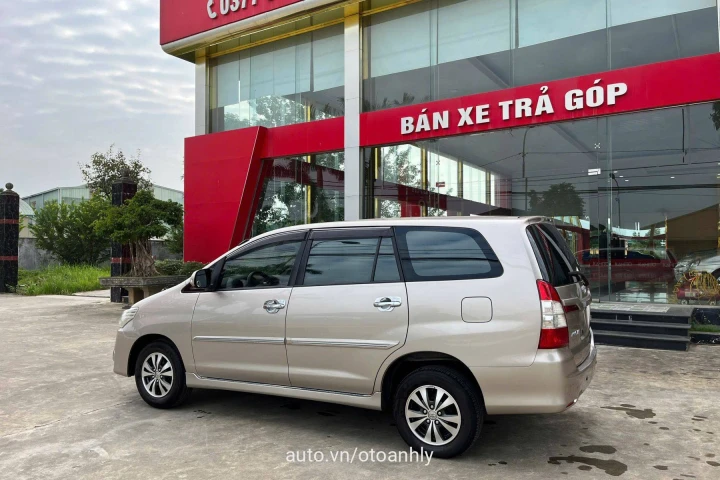 Toyota Innova 2.0E 2015