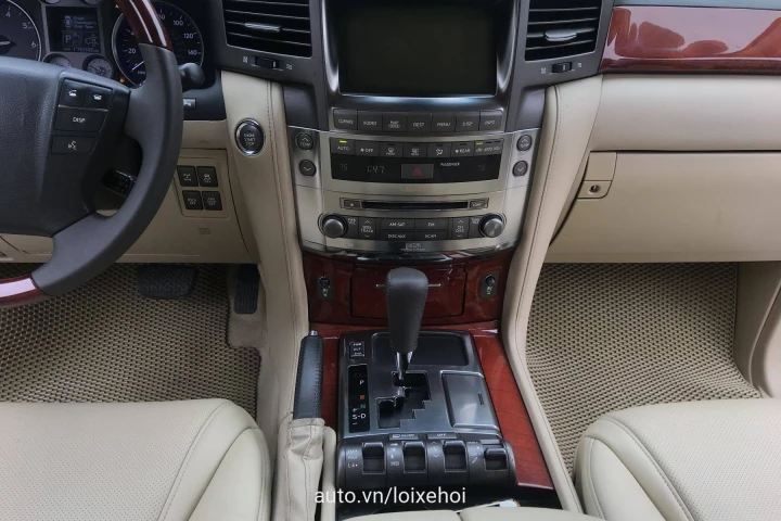 Lexus LX 2008