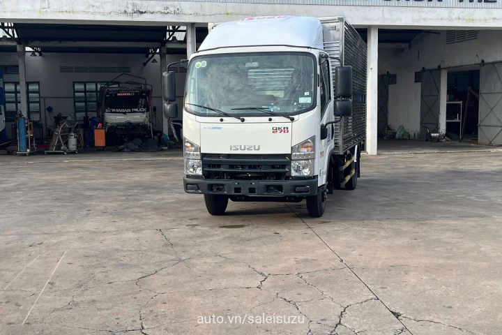 Isuzu Xe tải thùng 2024