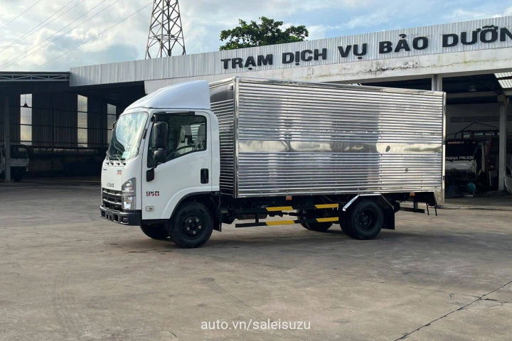 Isuzu Xe tải thùng 2024