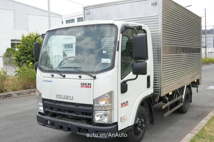 Isuzu Xe tải thùng 2024