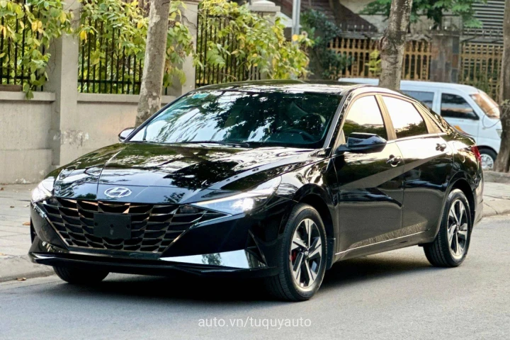 Hyundai Elantra 1.6 AT 2022