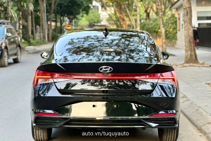 Hyundai Elantra 1.6 AT 2022