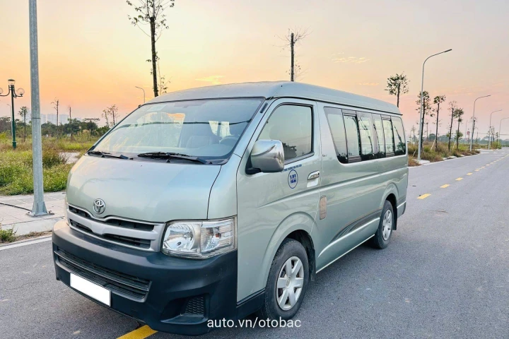 Toyota Hiace 2011