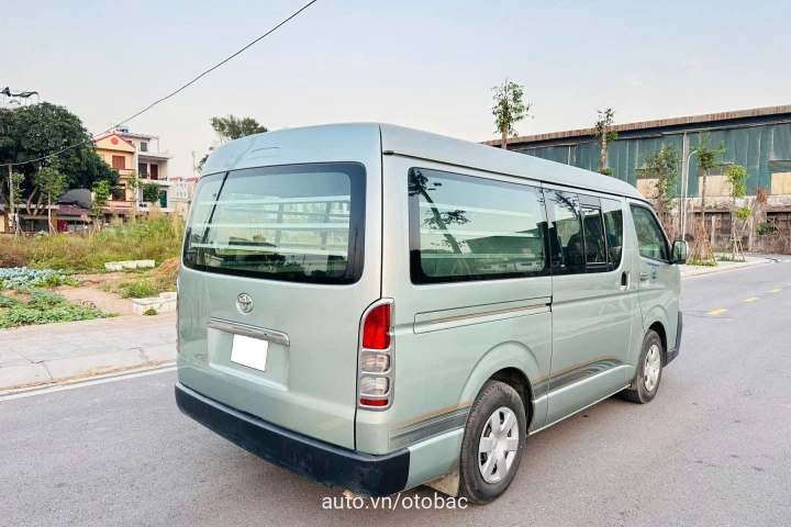 Toyota Hiace 2011