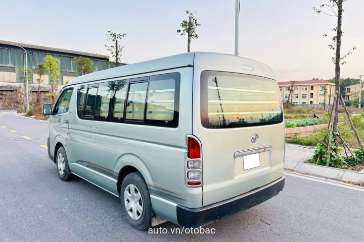 Toyota Hiace 2011