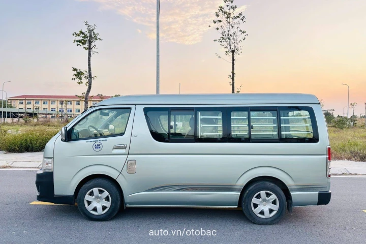 Toyota Hiace 2011