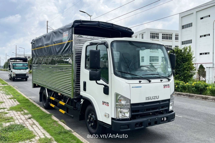 Isuzu Xe tải thùng 2024