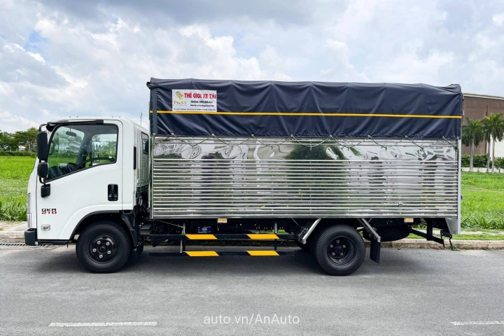 Isuzu Xe tải thùng 2024