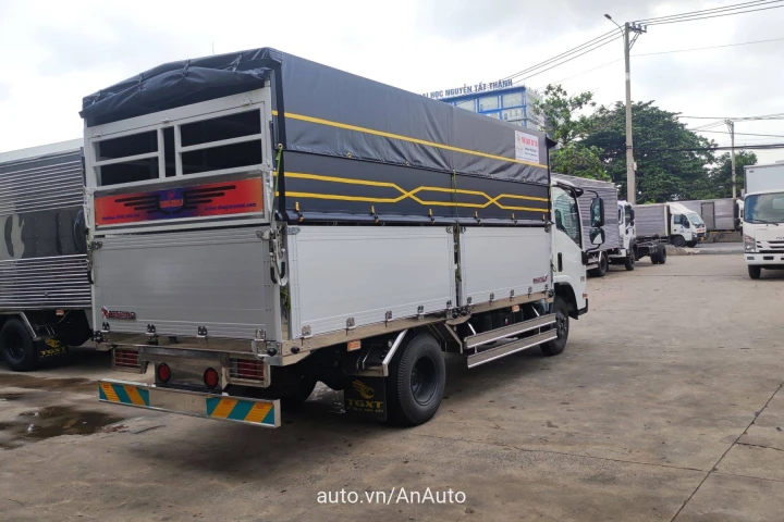 Isuzu Xe tải thùng 2024