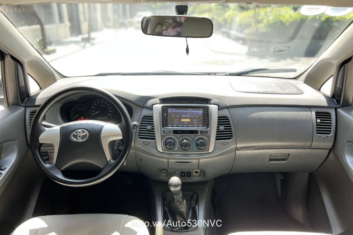 Toyota Innova 2014