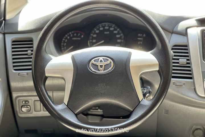 Toyota Innova 2014