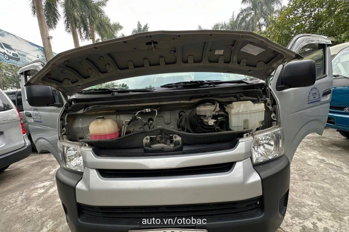 Toyota Hiace 2016