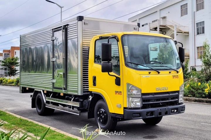 Isuzu Xe tải thùng 2024